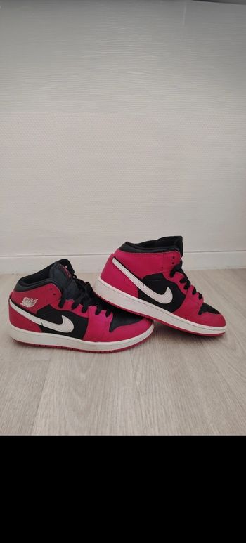 Baskets Nike Jordan 1 Mid Rose/Rouge - Pointure 36,5