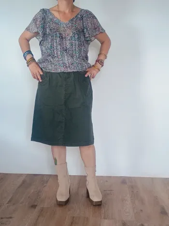Blouse fluide fleurie – Taille 44 – col V et manches courtes