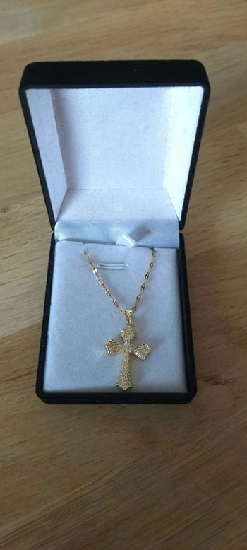 Collier croix doré