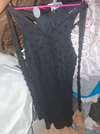 Robe noire à pompom