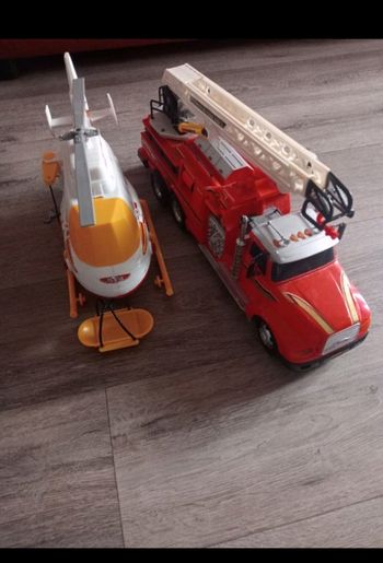 Lots jouets enfants camion et hélicoptère
