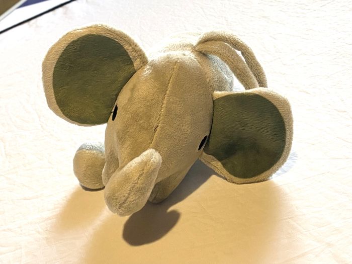 Petit Eléphant Gris Intérieur Oreilles Verts Boule Musicale Animal Savane Peluche Enfants Bébés - photo numéro 5