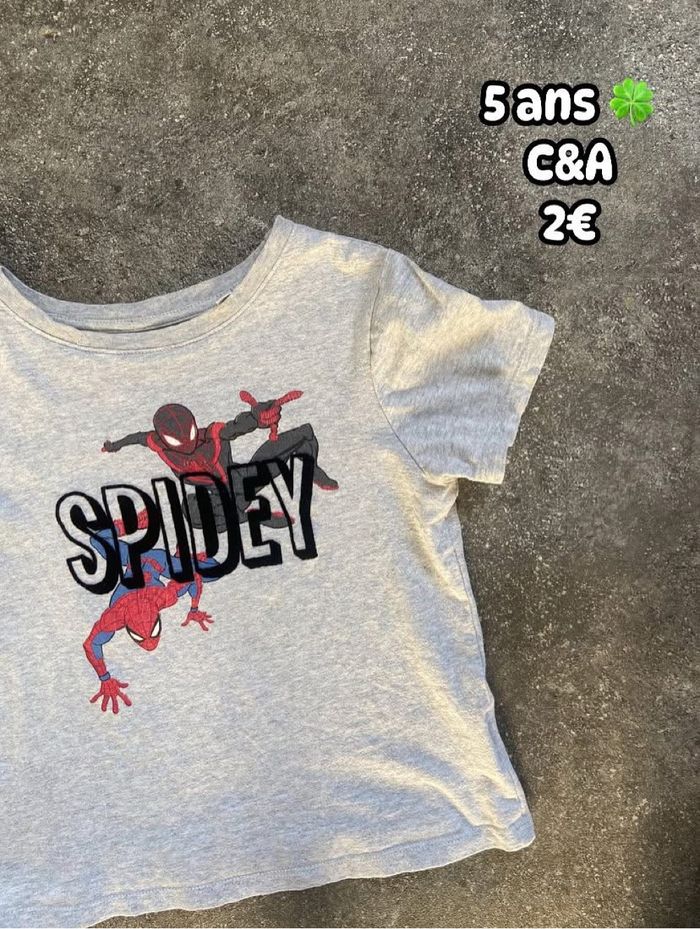 T-shirt 🍀 5 ans 🍀 C&A