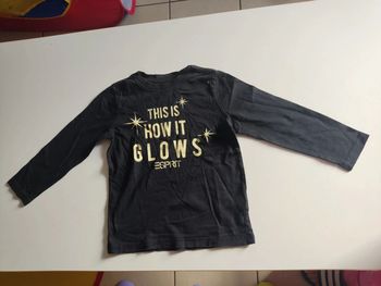 T-shirt qui brille dans le noir