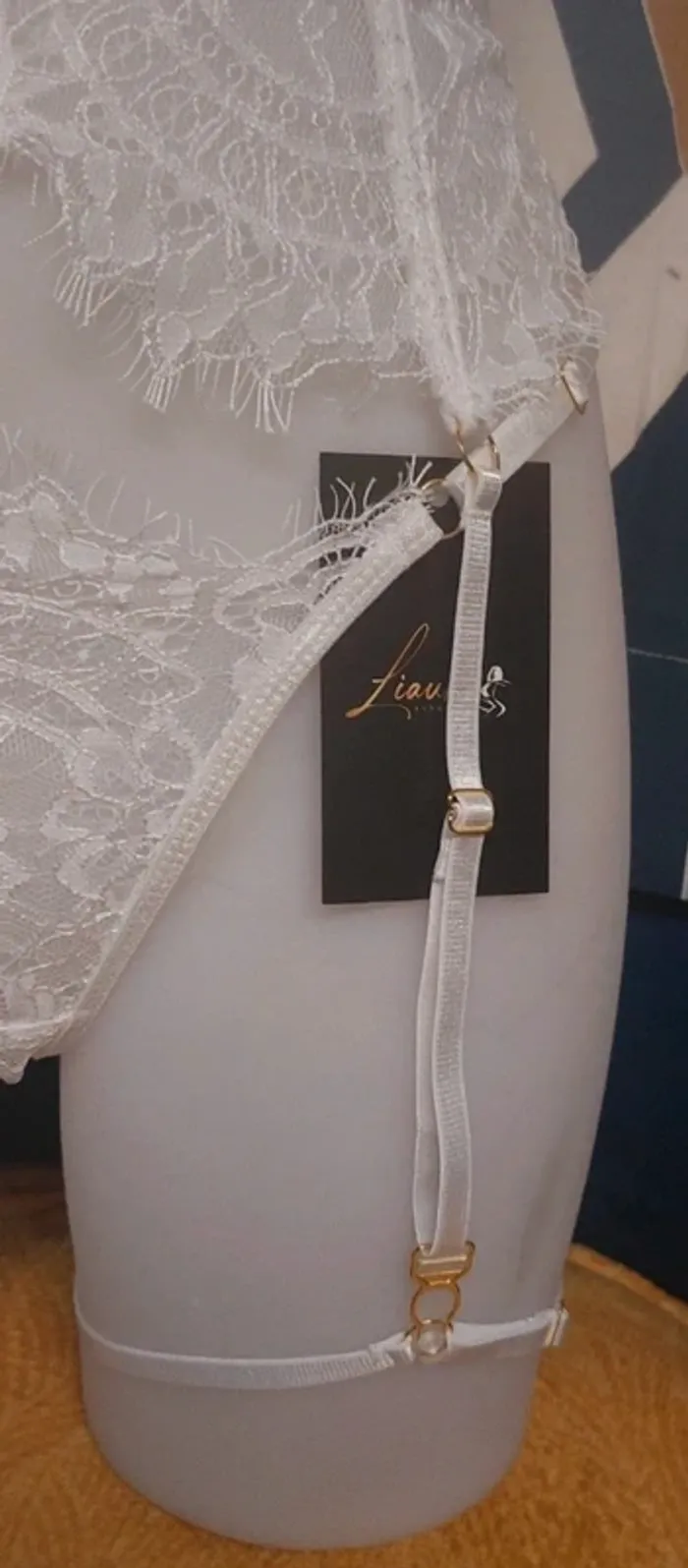 Ensemble dentelle  blanche neuf - photo numéro 2