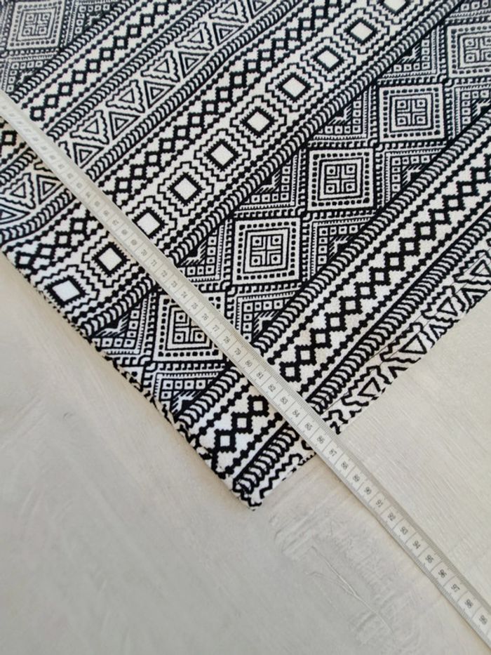 Robe Orcelly - taille S - moulante - motif azteque noir blanc - col rond - ouverture dos - photo numéro 4
