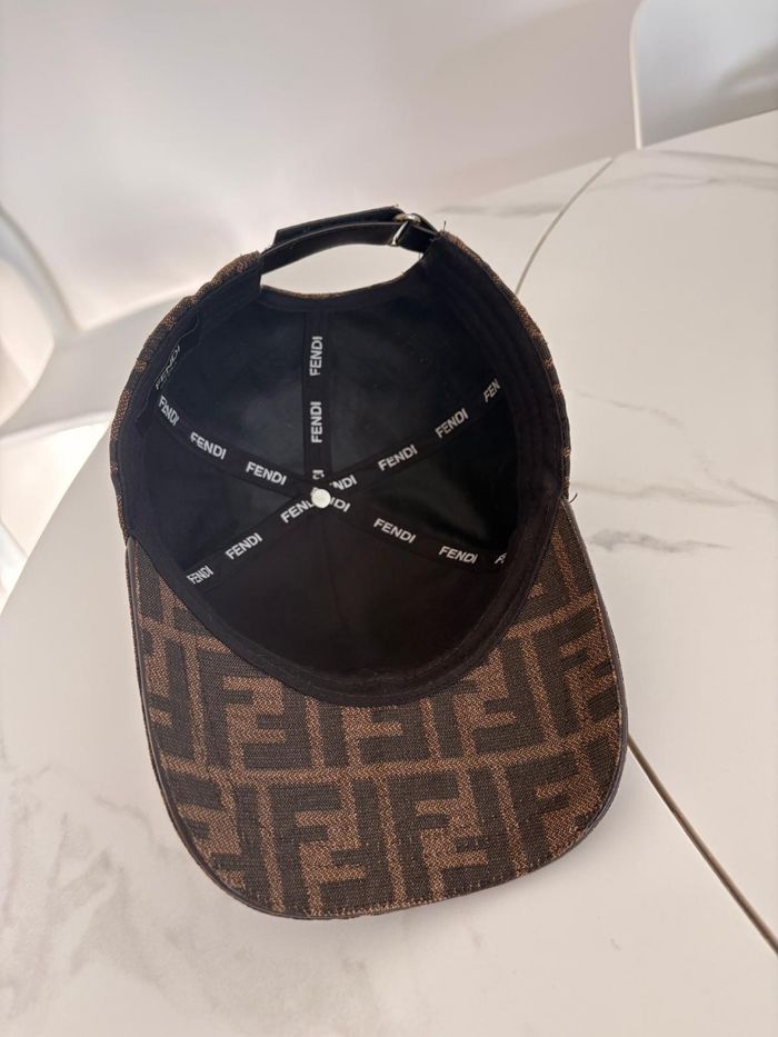 Casquette fendi - photo numéro 4