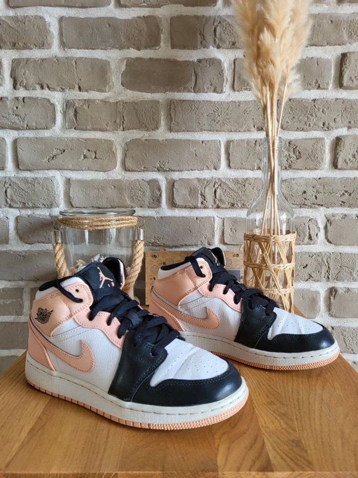 Baskets Nike Jordan 1 Mid Black Toe orange arctique - banc noir et rose, excellent état - photo numéro 6