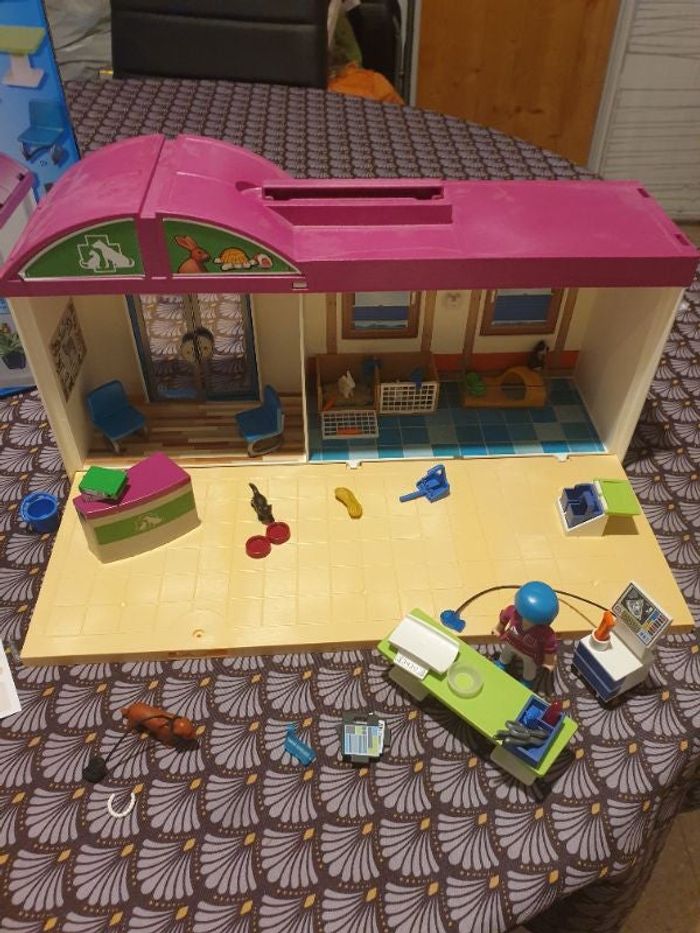 Playmobil 70146 clinique vétérinaire transportable