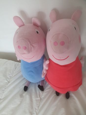 Grandes peluches Georges et Peppa piG 