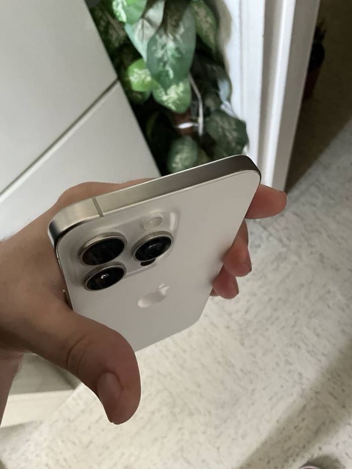 I P h o n e 15 pro max - photo numéro 4