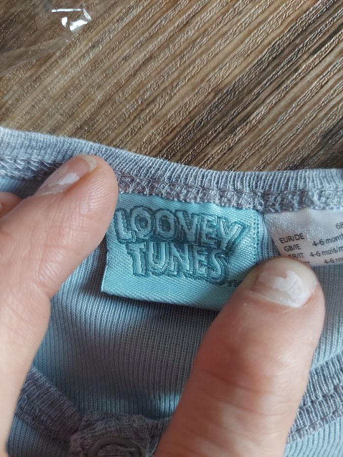 Combinaison looney tunes 4/6mois - photo numéro 3