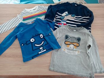 Lot de 4 t shirt 23 mois