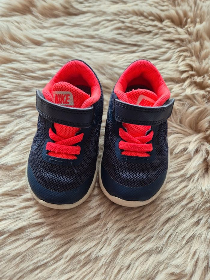 Baskets marine rose fluo nike taille 19,5 - photo numéro 2