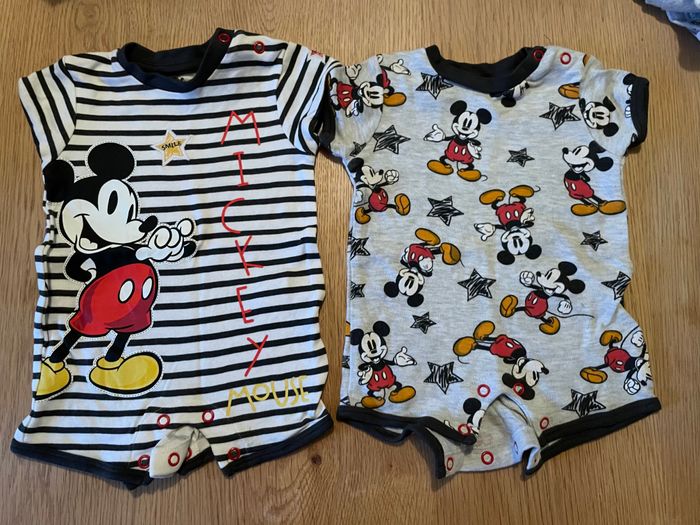 Ensemble Mickey taille 0/3 mois de chez primark