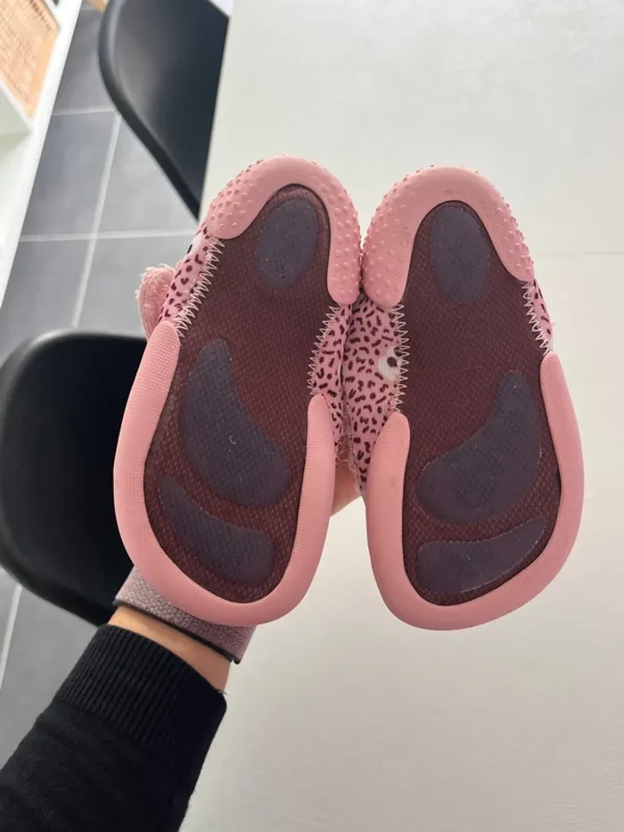 Chaussons antidérapants pointure 22 - photo numéro 2