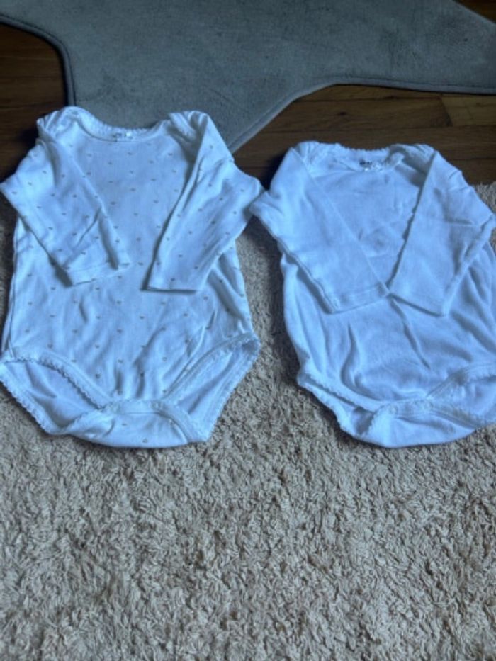 Lot 2 bodies bébé fille taille 18 mois