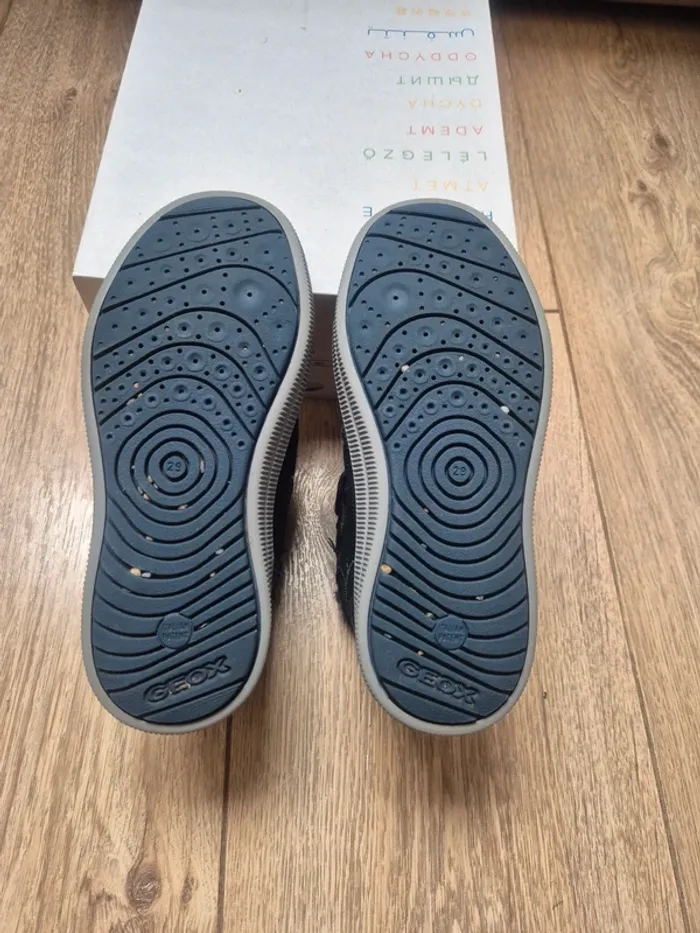 Chaussures geox grises et rouges pointure 29 - photo numéro 7