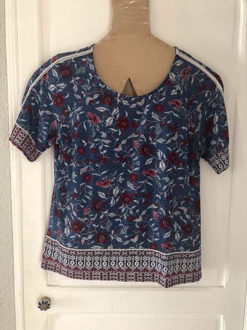 MM13- Blouse fleurie fond bleu T 42-44 NEUVE