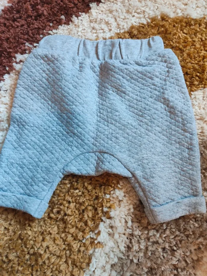 Lot 2 pantalons 1 mois - photo numéro 2