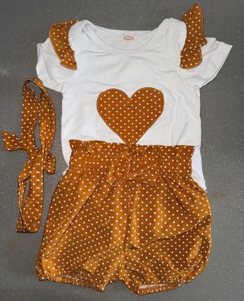 Ensemble caramel et blanc à cœur