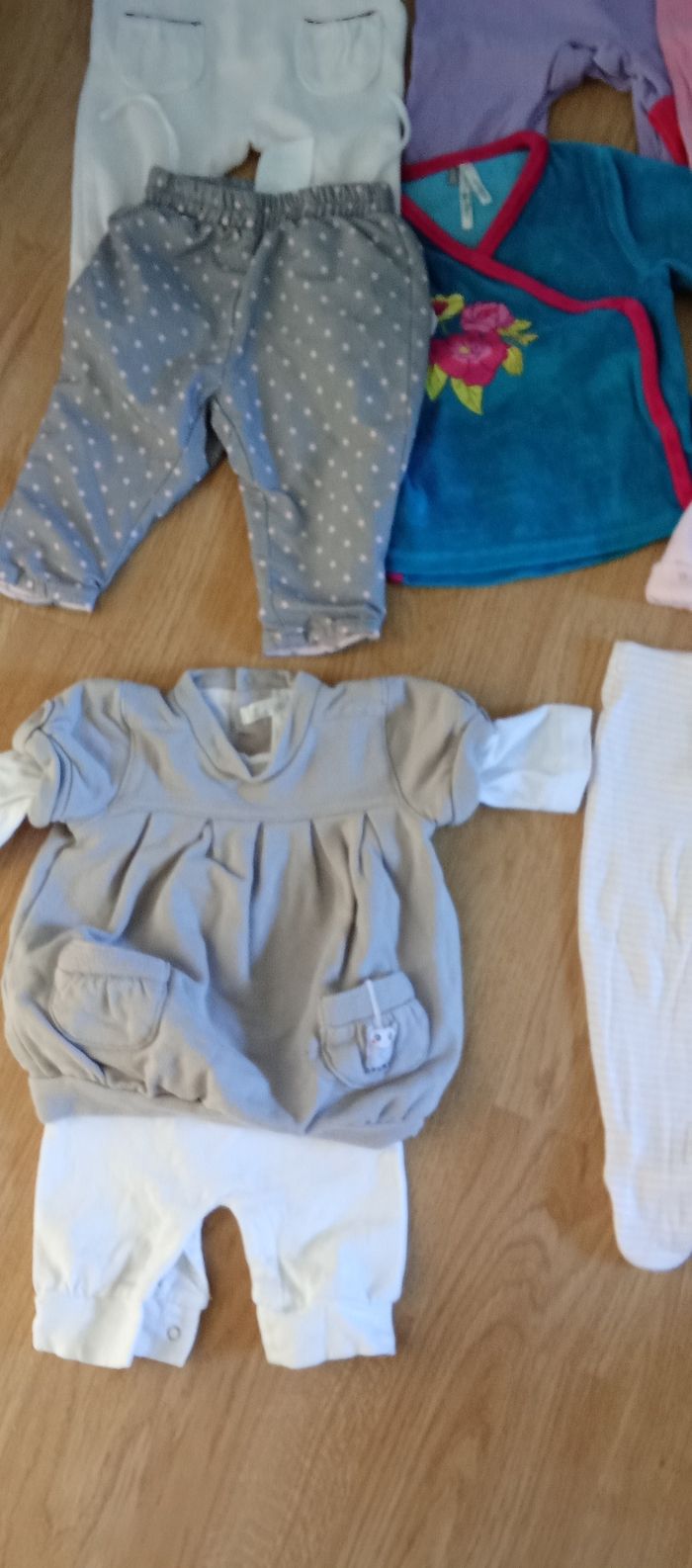 Lot articles fille 1 mois - photo numéro 5