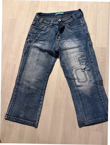 Pantacourt en jean bleu, effet délavé et destroy, M. Collection taille 38 très bon état.