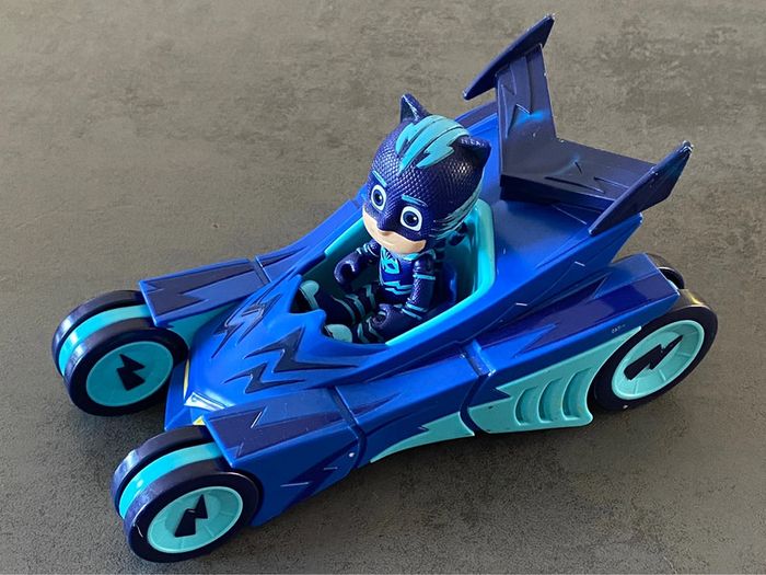 Figurine Yo-Yo + voiture Pyjamask