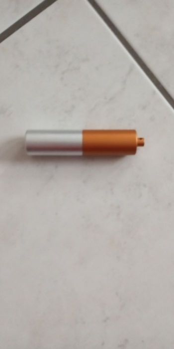 Mini-chargeur Externe à piles pour Téléphone Portable, iPad...ou autre (Pile R6 non fournie) Neuf Jamais Servi 