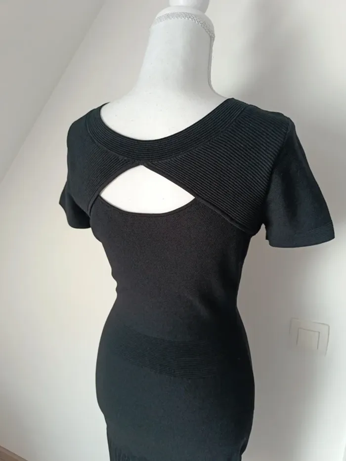 Robe noire Sandro Paris plissée taille 1 (36/38) - photo numéro 5