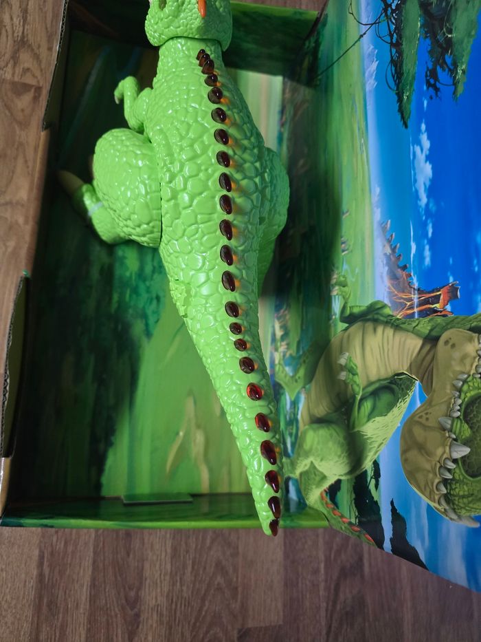 Gigantosaurus, Dinosaure, Figurine géante articulée de 30 cm, Avec effets sonores et lumineux - photo numéro 8