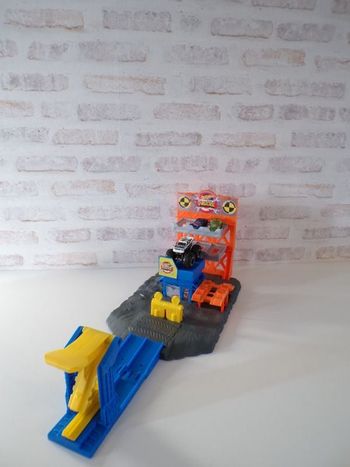 Circuit Monster Trucks - Hot Wheels - Station explosive