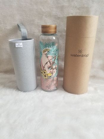 Carafe en verre bleu et rose 600 ml Lena Hoscheck waterdrop