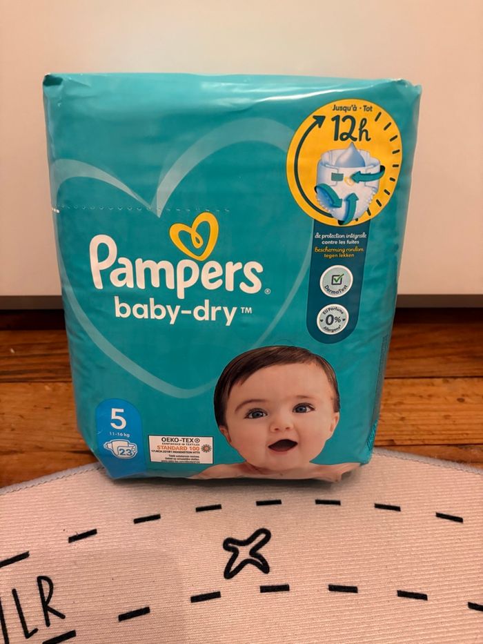 23 couche Pampers taille 5  soit 11-16kg neuf - photo numéro 2