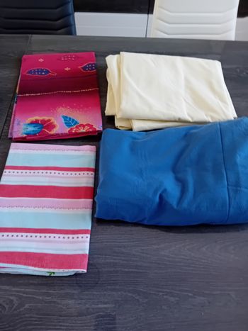 Lot draps housses 2 personnes et 2 taies d oreillers  depareillees