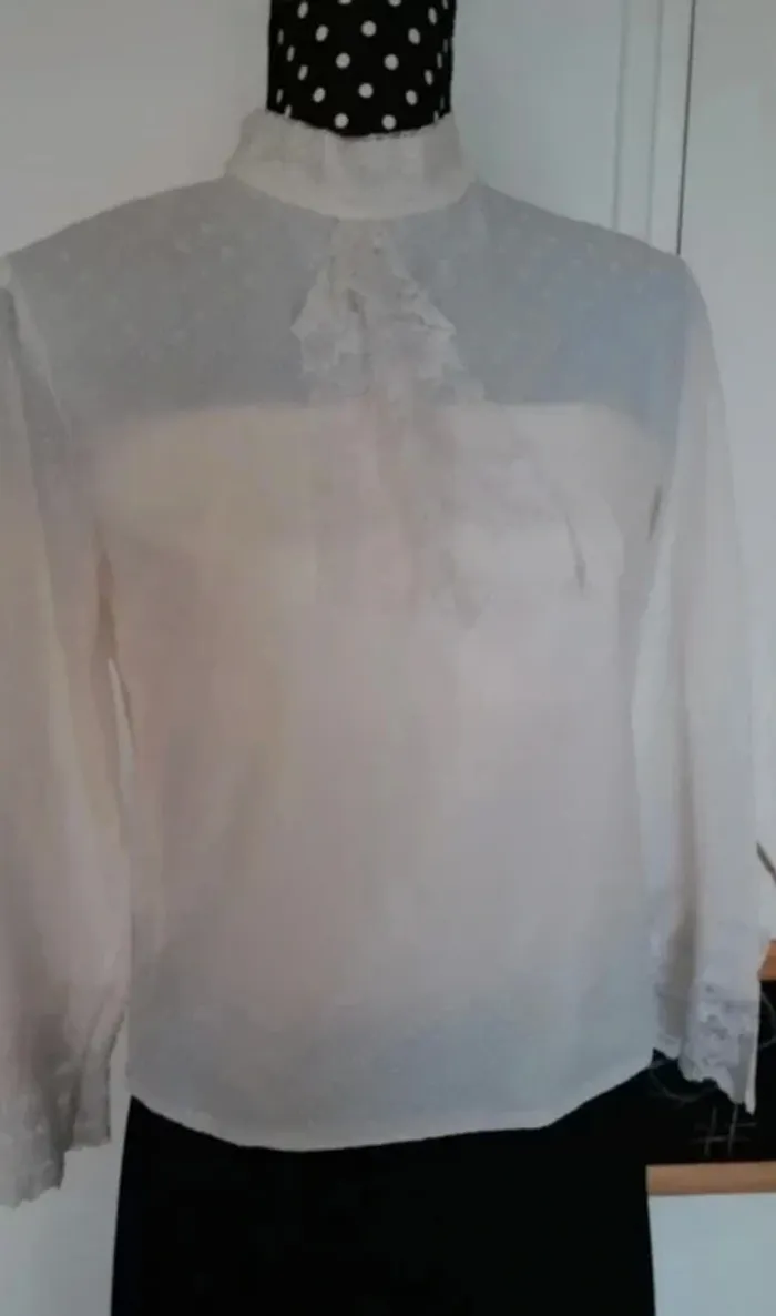 Blouse vintage avec dentelle - photo numéro 2