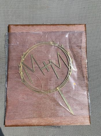 Cake topper en plastique doré initiales M et M neuf