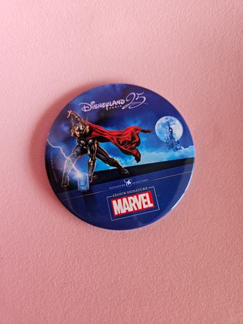 Badge disney marvel 25 ans - séjour signature - thor disneyland paris
