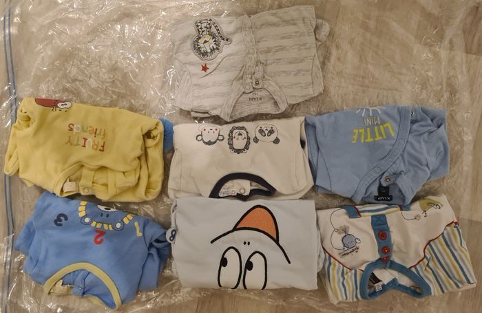 Lots de Vêtements d'un mois - photo numéro 4