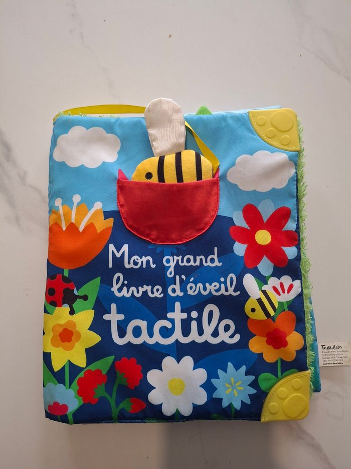 Lot 3 livres d'éveil en tissu pour bébé-parfait état - photo numéro 2