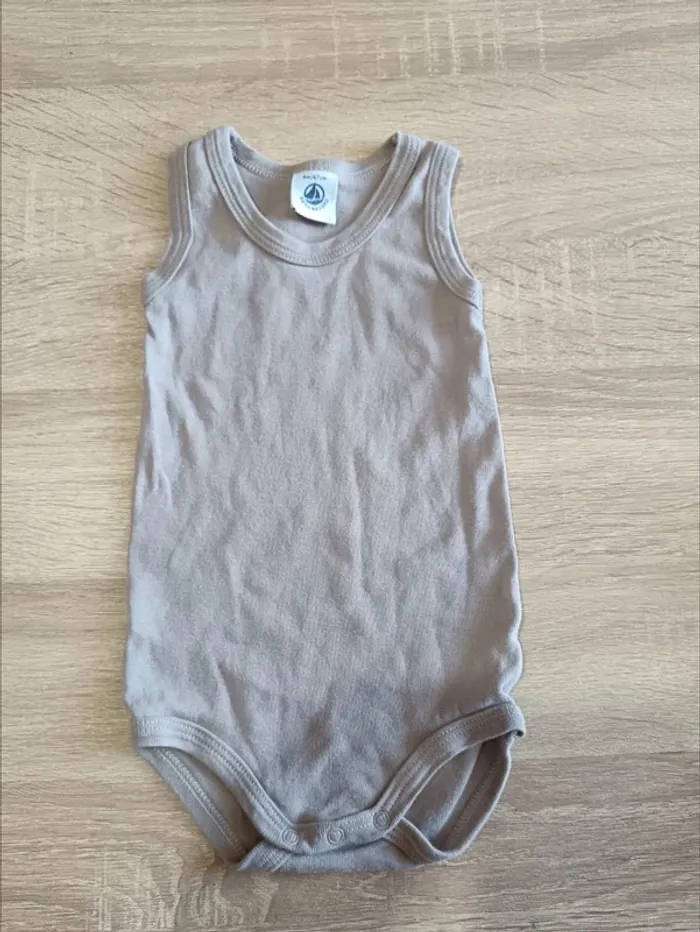 C44 Lot bodies petit bateau, verbaudet 6 mois - photo numéro 2