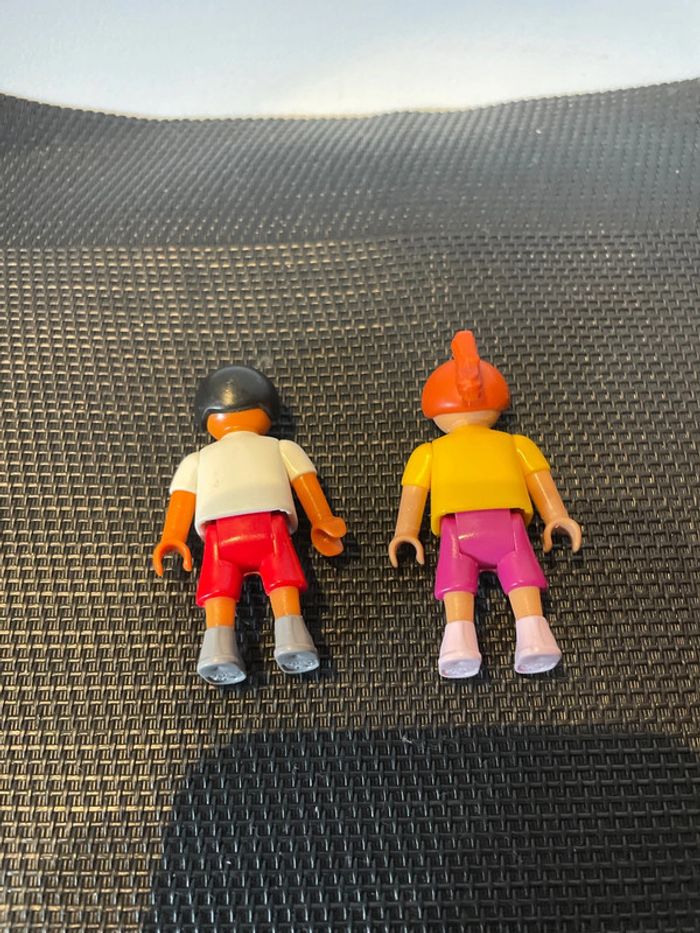 Playmobil lot 2 figurines enfants 1 garçon 1 fille tee-shirt motif cochon et grenouille - photo numéro 3