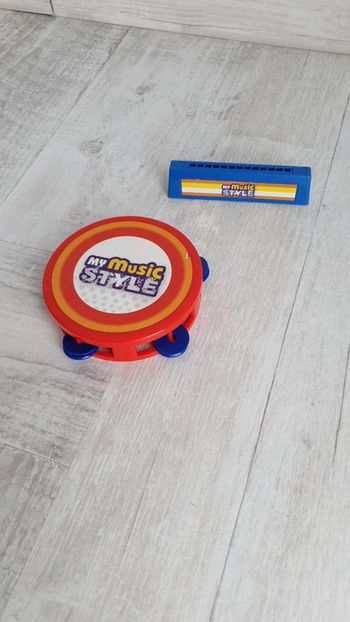 Petit tambourin et harmonica