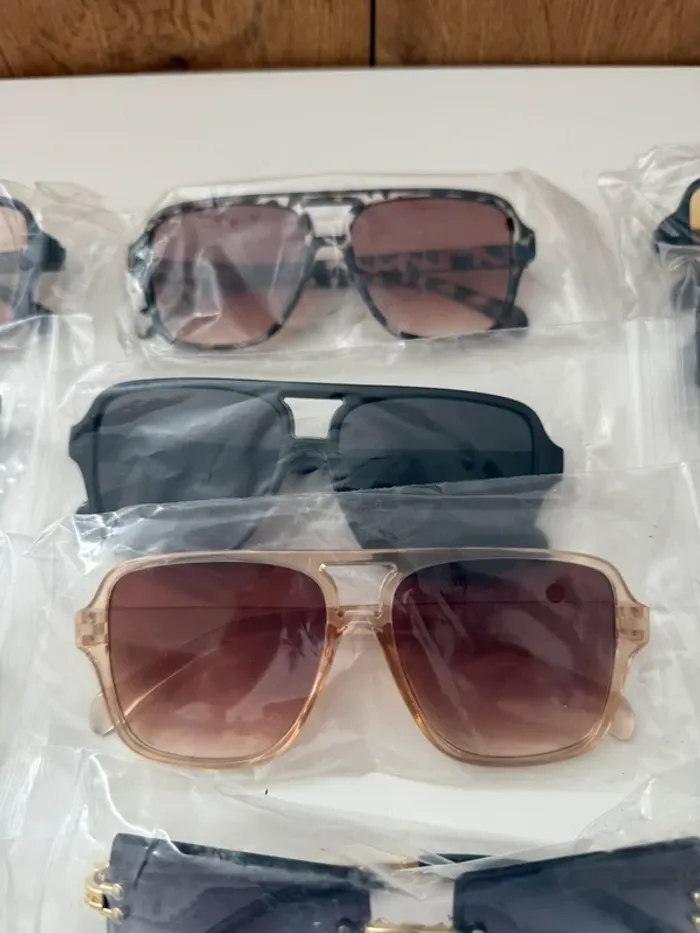 Lot de 19 paires de lunettes de soleil neuve encore emballé - photo numéro 4