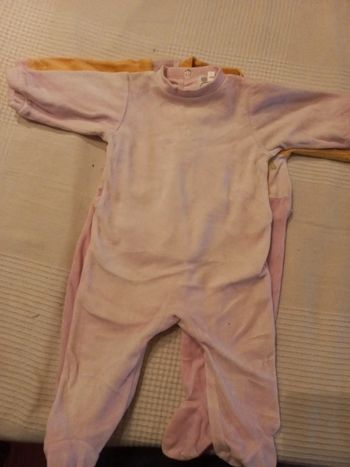 Lot 2 grenouillère douces 6 à 9 mois