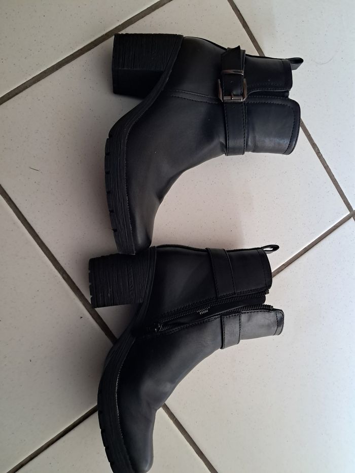 Bottines noires à boucles pointure 36 - photo numéro 2