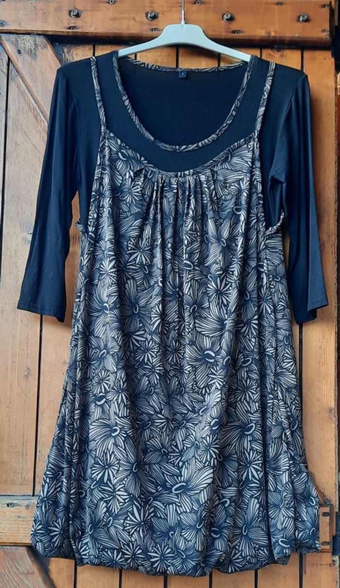 Tunique noire et taupe, 40