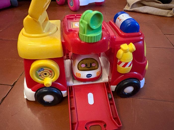 Tut tut bolide camion pompier - photo numéro 3