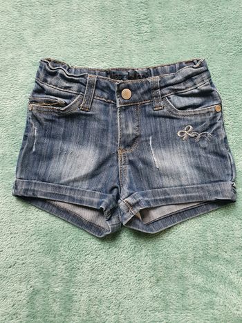 Tres beau short 4 ans