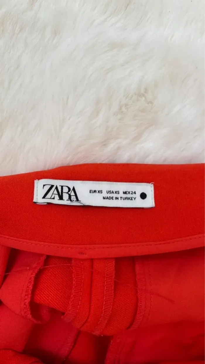 Short rouge cintré Zara - photo numéro 4